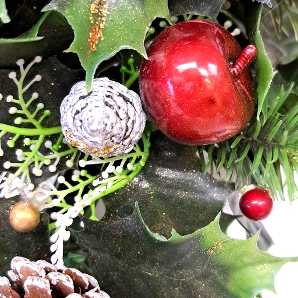 Vintage 17” faux evergreen decorated classicChristmas wreath - Picture 3 of 7